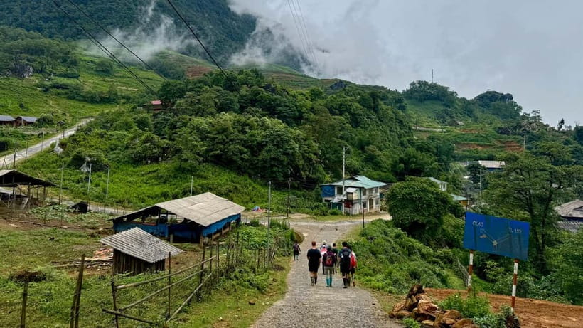 Sapa 2-Day Trekking Tour – Explore Villages & Scenic Trails - The Tả Van itinerary: Muong Hoa Valley to a Dzay homestay