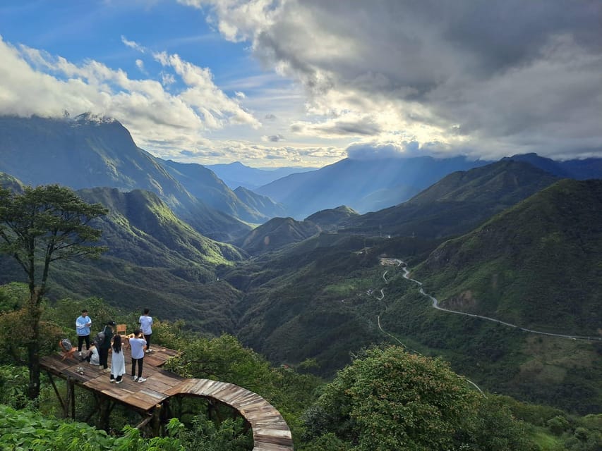 SaPa: 2-Day Villages,Rice Fields, Love Waterfall Hiking Tour - Heaven Gate at ~2,000m: the photo stop where weather matters