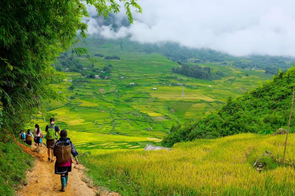 SaPa: 2-Day Villages,Rice Fields, Love Waterfall Hiking Tour - What to bring for a two-day trek in Sapa (so you enjoy it more)