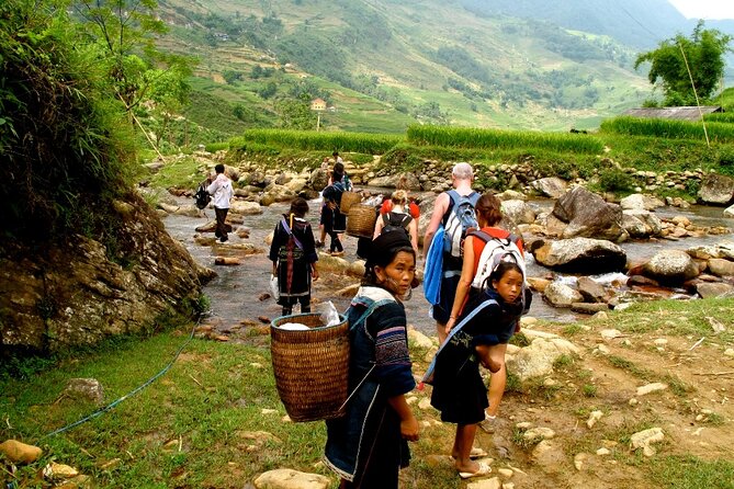 Sapa 3 Days Trekking Tour (1 Night in Bungalow, 1 Night In Hotel) - Day 1 in Sapa: Cat Cat Waterfall Trek and Black H’Mong Daily Life