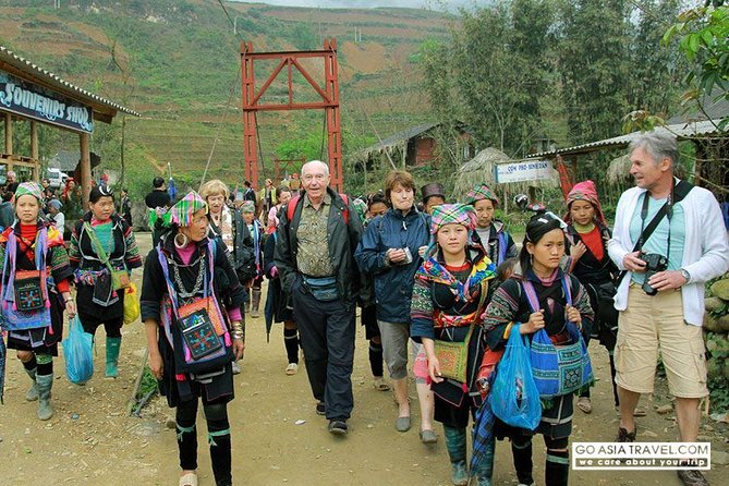 Sapa - Bac Ha Trek Tour - Night Train & Bus & Homestay overnight - Day 3: Bac Ha Sunday market, Hoang A Tuong’s palace, and Pho village
