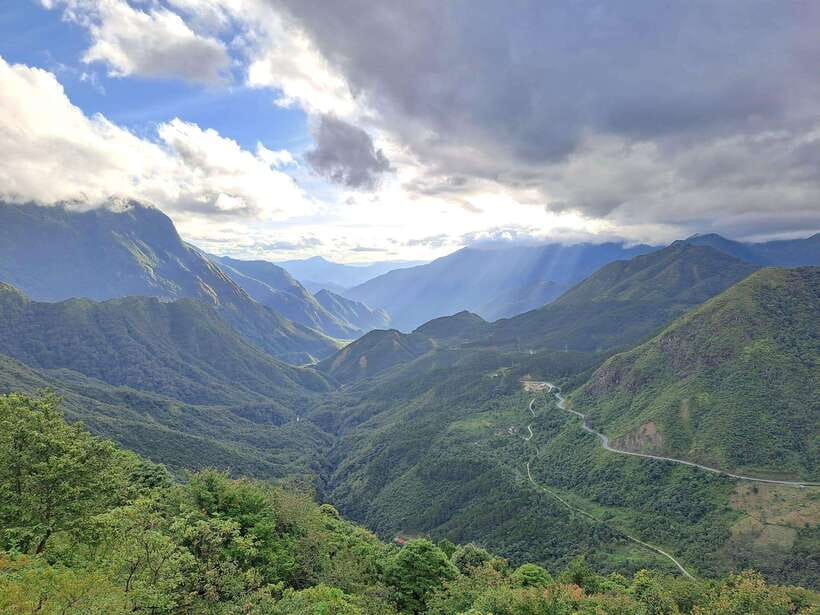 Sapa: Love Silver Waterfall, LonelyTree in Heaven-Rice Field - Love Waterfall in the Jungle: Short Walk, Real Atmosphere
