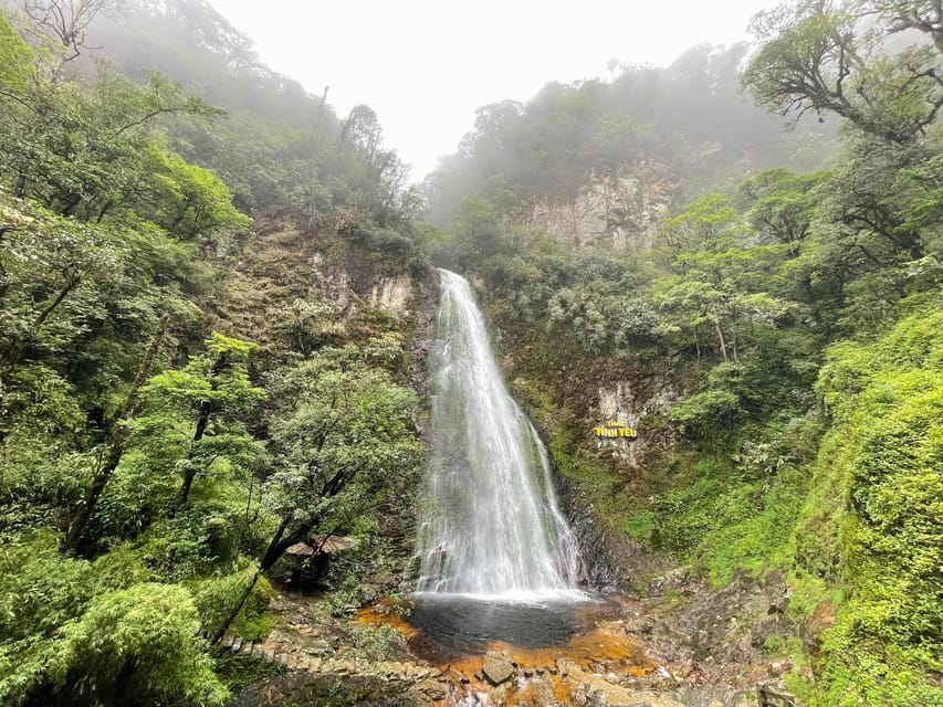 Sapa: Motorbike Tour 1 Day Visit Waterfalls & Local Villages - Lonely Tree (Haven Gate): the photo stop that sells the valley
