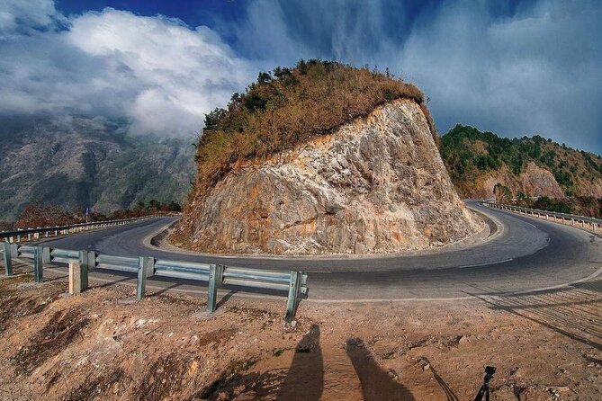 SaPa Motorbike Tour - Half day - Visit Waterfall - O Quy Ho Pass: finding the Lonely Tree viewpoint without stress
