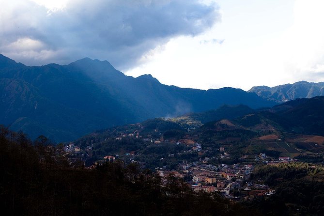 Sapa Mountain View and Villages Trek - Hau Thao and Hang Da: Downhill Views Over Muong Hoa