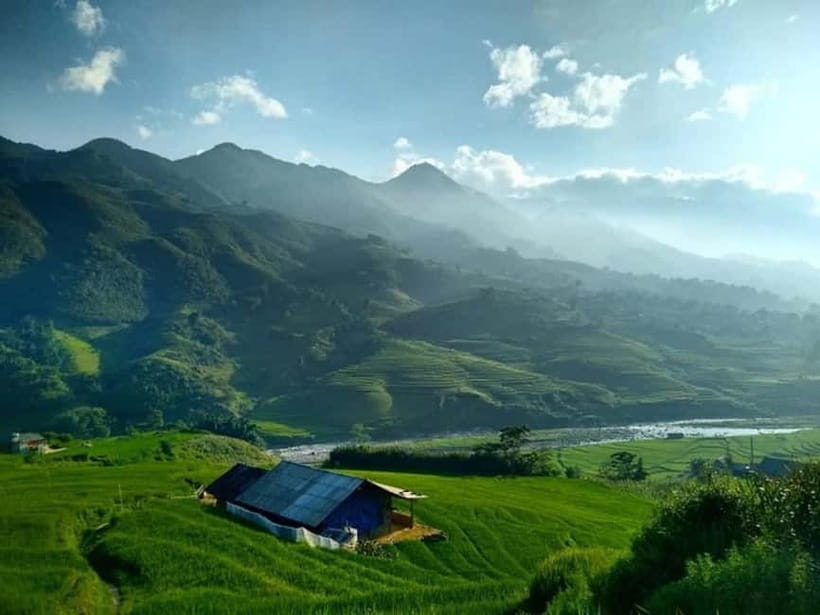 Sapa: Muong Hoa Mountain Views and Villages Trek with Lunch - Hang Da village: Black Hmong life, farm animals, and practical culture