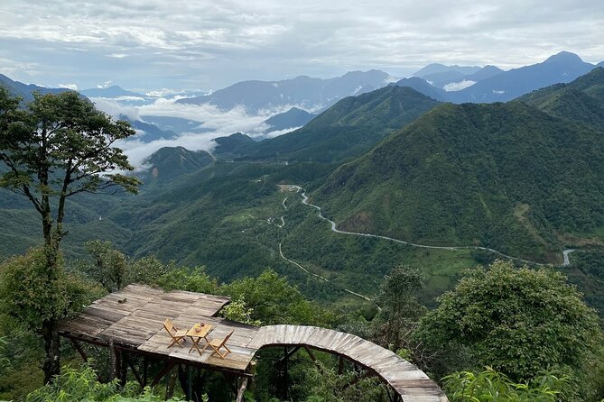 Sapa Private Car Tour to Silver & Love Waterfalls and Lonely Tree - Stop 4: O Quy Ho Glass Bridge, plus the 500,000 VND decision