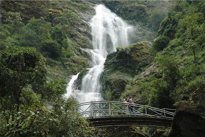 Sapa Private Trekking Through Rice Terraced Fields - 1Day - Ta Van village visit: Giay community time and photo chances