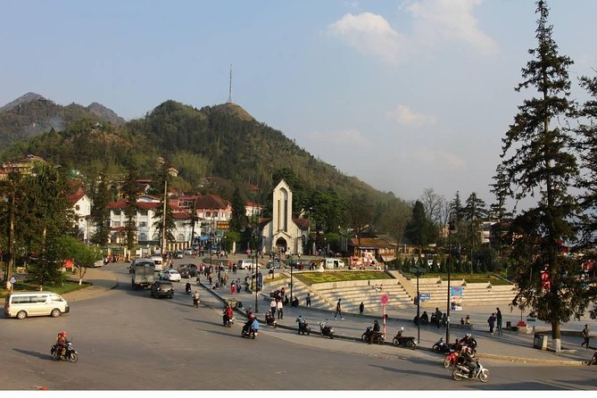 Sapa Private Trekking Through Rice Terraced Fields - 1Day - Lunch in a local restaurant: included, but plan for drinks