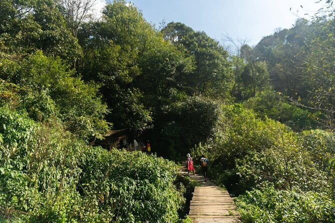 Sapa Trekking & Cooking with H’Mong Locals –Local Culture - Y Linh Ho and the H’Mong house cooking class