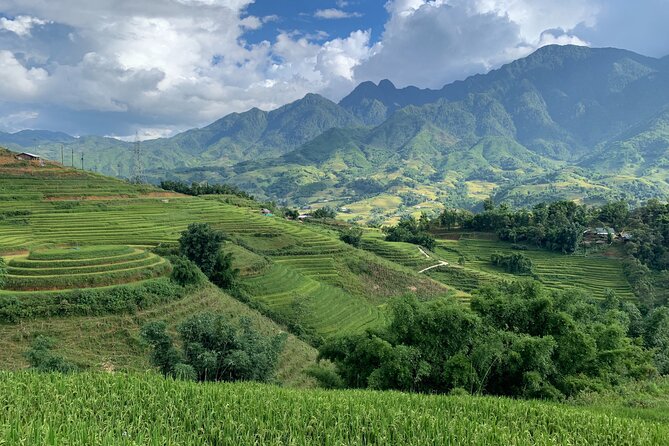 Sapa Trekking Tour 2 Days 1 Night By Bus - Day 1 Trail Down the Muong Hoa Valley: Lao Chai and the Black H’mong Focus