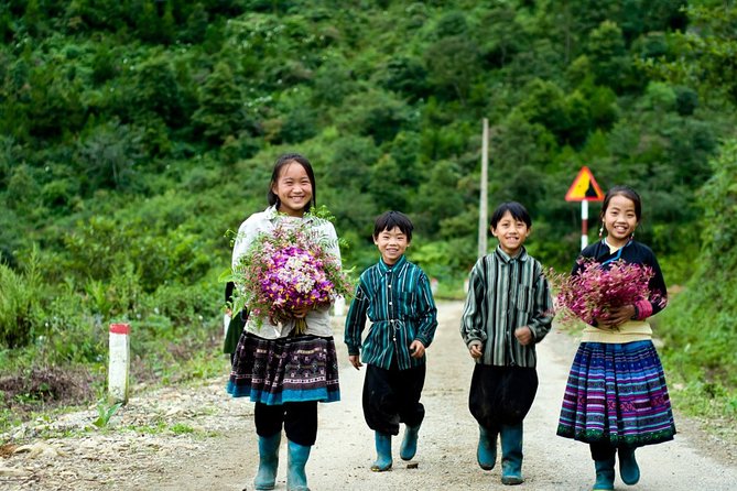 Sapa Villages trekking and homestay 2 Days/ 1 night package tour: best selling - Guides and group size: where the experience usually wins (or doesn’t)