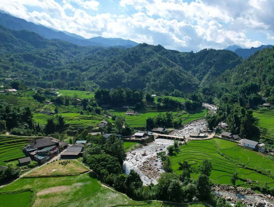 Sapa: Y Linh Ho - Lao Chai, and Ta Van Trekking Day Tour - Morning Start: Sapa Church, a Friendly Roll-Out, and Real Trail Time