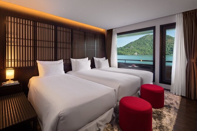 Scarlet Pearl Cruise - The Pearl of Ha Long Bay - 2 Days 1 Night - Day 1 on the water: welcome lounge to Lan Ha Bay caves