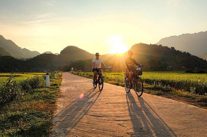 Shared Mai Chau Valley Bus and Hiking Experience - Dinner time: Thai dishes and a night in a stilt-house setting