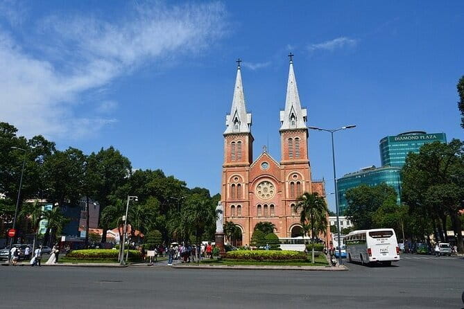 Small-group Hanoi Highlights Weekend Walking Tour - Price and value: why $5 works here
