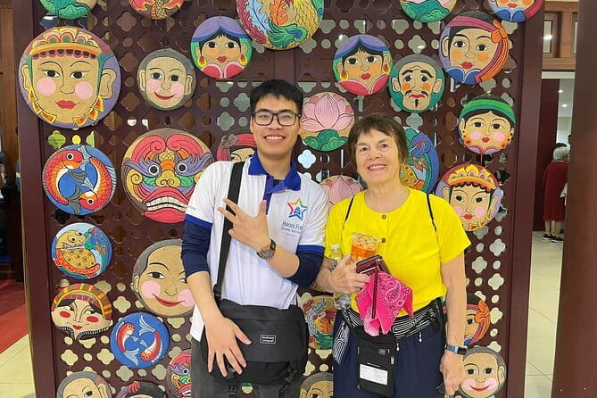 Small-group Hanoi Highlights Weekend Walking Tour - Timing, tickets, and modest dress: how to avoid the common hassles