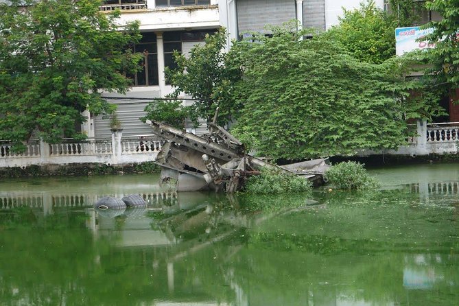 Small-group motorbike sightseeing and food tour in Hanoi - Why a Hanoi motorbike + street food tour really works