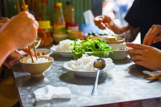 Small-Group Street Food Cyclo Tour of Hanoi Old Quarter - The 30-Minute Cyclo Ride: Fun Transit With a Real Hanoi View