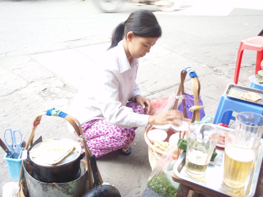 Street Food Tour Hanoi and Train Street Experience - How much you eat in 3 hours (and why that $28 makes sense)