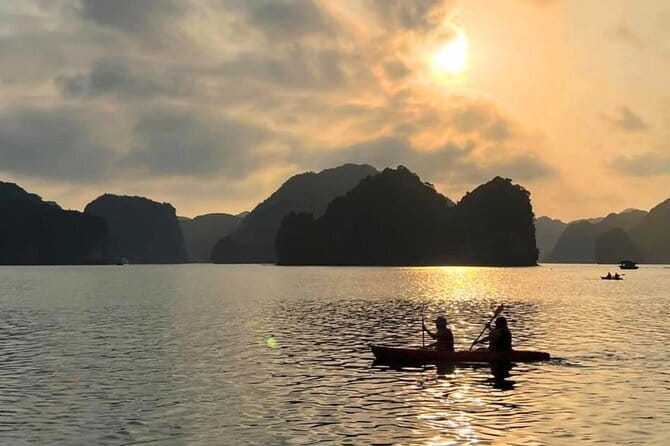 Sunset Tour in Lan Ha Bay | 4-star Daiichi Cruise - Stop 2 on the bay: limestone karsts, Monkey Island direction, and a tea-fruit break