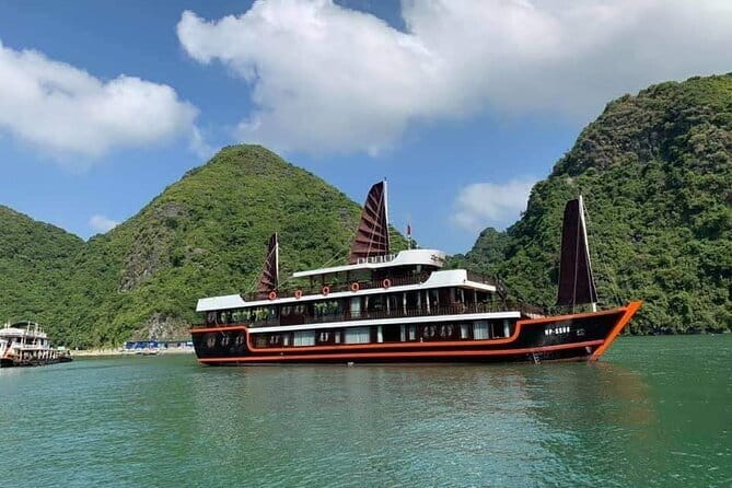 Sunset Tour in Lan Ha Bay | 4-star Daiichi Cruise - Stop 3 on Monkey Island: cute monkeys, swimming time, and the sunset moment