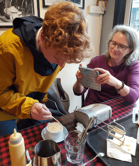 Tam coc Daily Egg Coffee Class - The welcome drinks and the spring roll break