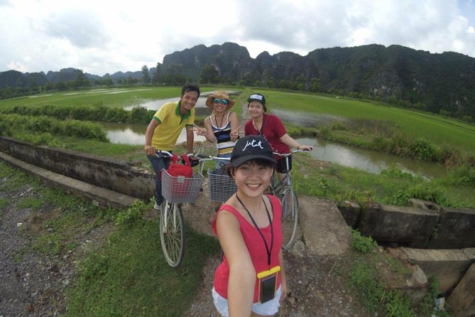 Tam Coc Ninh Binh - Hoa Lu - Deluxe Daily group Tour - Hoa Lu Temples: Vietnam’s 10th-century capital in a manageable visit