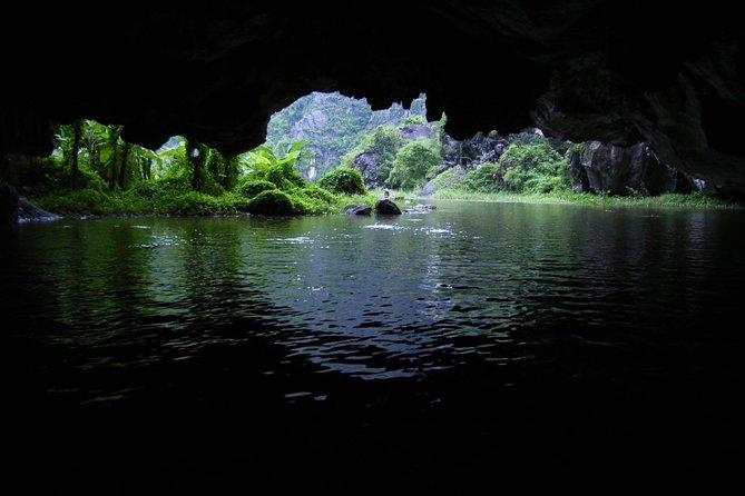 Tam Coc Ninh Binh - Hoa Lu - Deluxe Daily group Tour - Tam Coc: How the boat ride turns a day trip into a memory