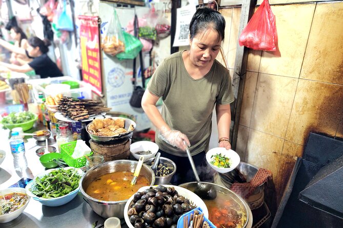 TASTE OF HANOI - walking street food adventure - Meeting at Thai Cam pagoda and how the pacing works