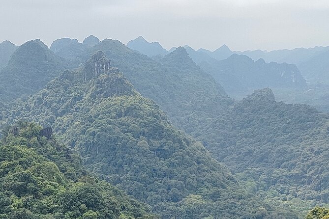 The Hidden Trails of Cat Ba - Lan Ha Bay by Traditional Boat: Fish Farms, Secluded Swim Spots
