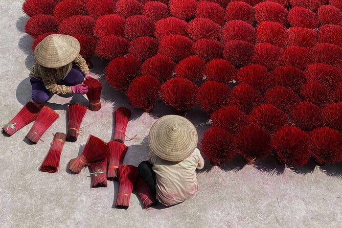 Three Traditional Villages Private Day Tour from Hanoi - Stop 1: Quảng Phú Cầu incense village and the red-work photo zone