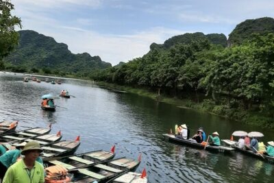 Trang An grottoes - Bai Dinh Pagoda Day Tours - Trang An grottoes by boat: the Halong Bay on land feeling, for real