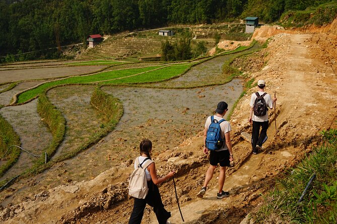 Trekking 1 circle the local village to admire Muong Hoa valley - Day 1 timing: pickup in Sapa, then straight into Hang Da and Hau Thao