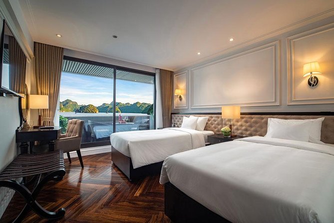 Ultra luxury style-3D/2N amazing activities Halong-Lan Ha- Cat Ba - Day 1 in Halong Bay: check-in, welcome drink, and first views