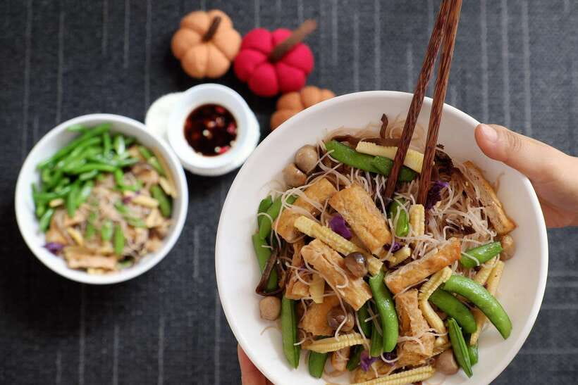 Vegetarian Hanoi Cooking Class: Master Vietnamese Cuisine - Shopping With Vendors: Spices, Fruit, and Vegetarian Ingredient Logic