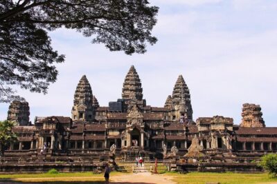 Vietnam Cambodia Thailand and Singapore 23 Day Package - Halong Bay cruise days: tai chi morning, captain briefing, and sea time