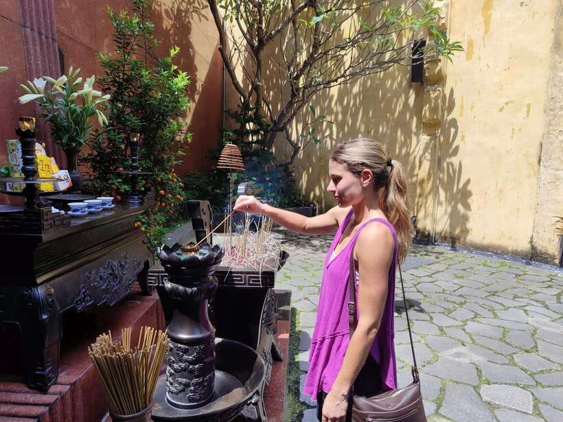 Vietnam War History Tour Through Hoa Lo Prison and Museums - Hỏa Lò Prison: from French detentions to the Hanoi Hilton