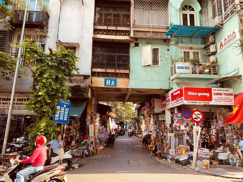 Vietnam War: Uncovering Hanoi's Untold Stories - The guides make the difference: why people rave about Dung and Kien