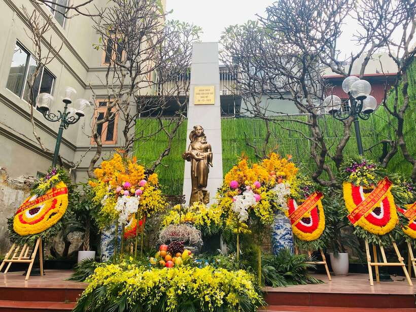 Vietnam War: Uncovering Hanoi's Untold Stories - What to bring (and how to handle the rain)