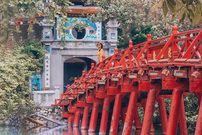 ️ Hanoi Instagram Tour: Most Famous Spots (Private & All-Inclusive) - Trấn Quốc Pagoda on West Lake: calm textures for your camera