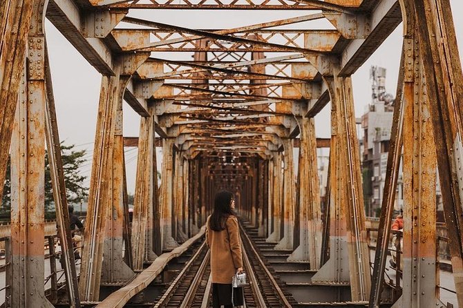 ️ Hanoi Instagram Tour: Most Famous Spots (Private & All-Inclusive) - Hoàn Kiếm Walking Street and Cầu Thê Húc: your bright, iconic centerpiece